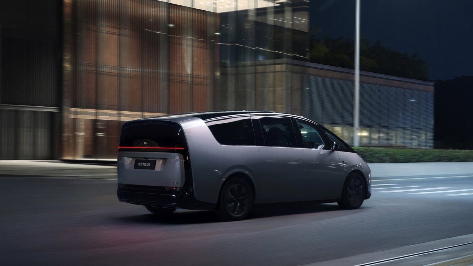 Li Auto’s Founder Defends MEGA Against Cultural Backlash: Navigating Challenges in the EV Landscape