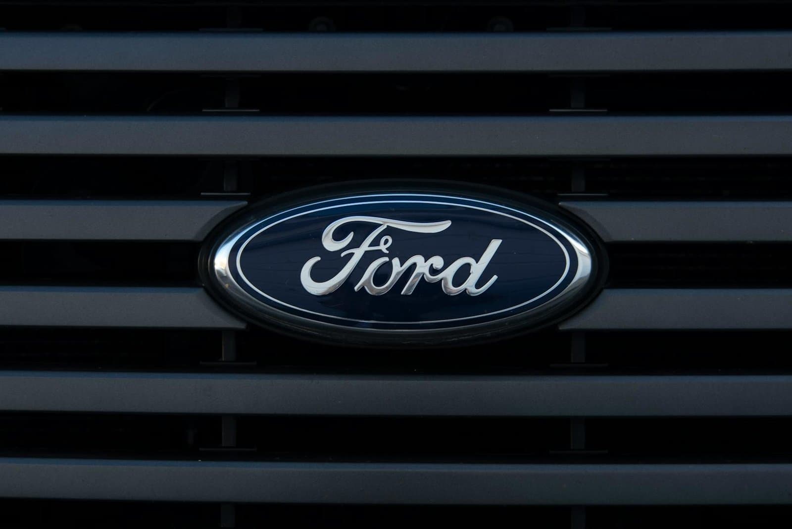 U.S. Safety Agency Investigates 368,309 Ford Edge Vehicles for Brake Issues