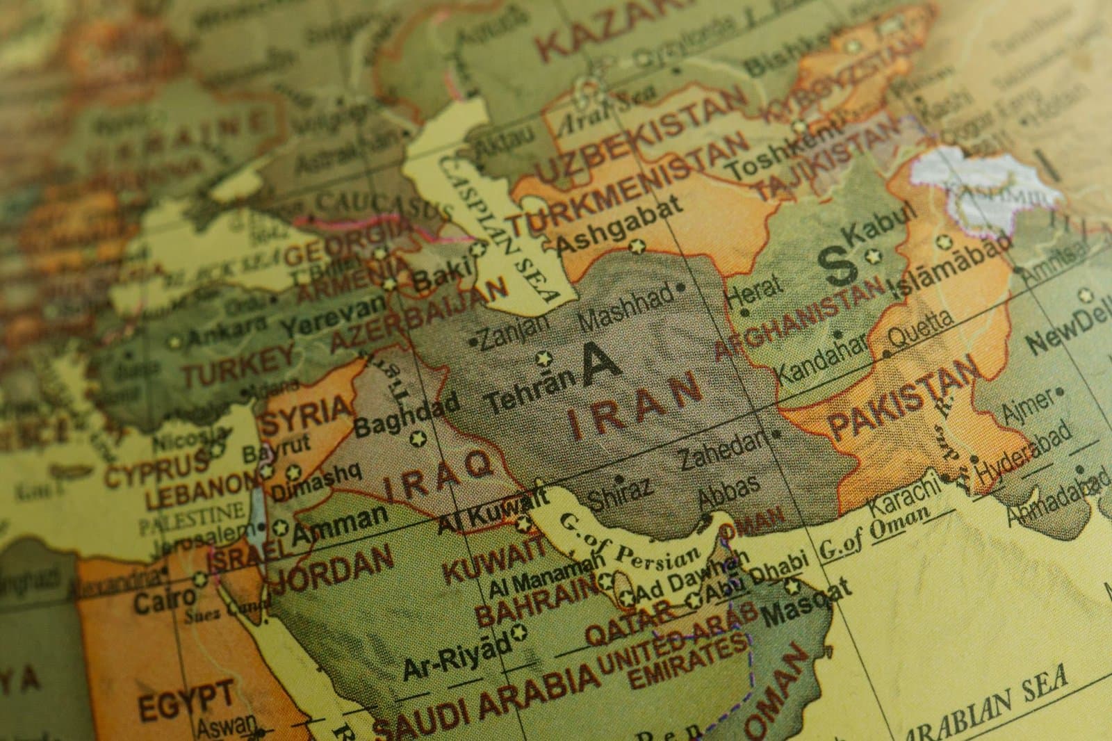 Trump Claims Iran Downed US Apache as Oil Jumps, Stocks Sink