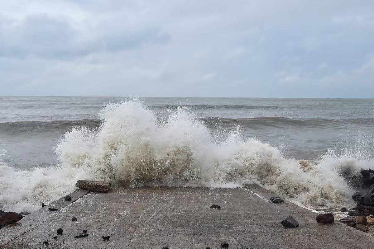 Breaking: Cyclone Michaung Unleashes Chaos in Southern India – Evacuations, Flight Halts, and Weather Woes Grip Coastal Regions