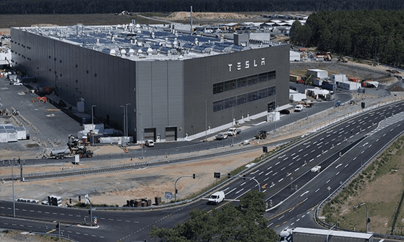 Tesla’s German Gigafactory Poised for Monday Restart After Swift Response to Power Outage