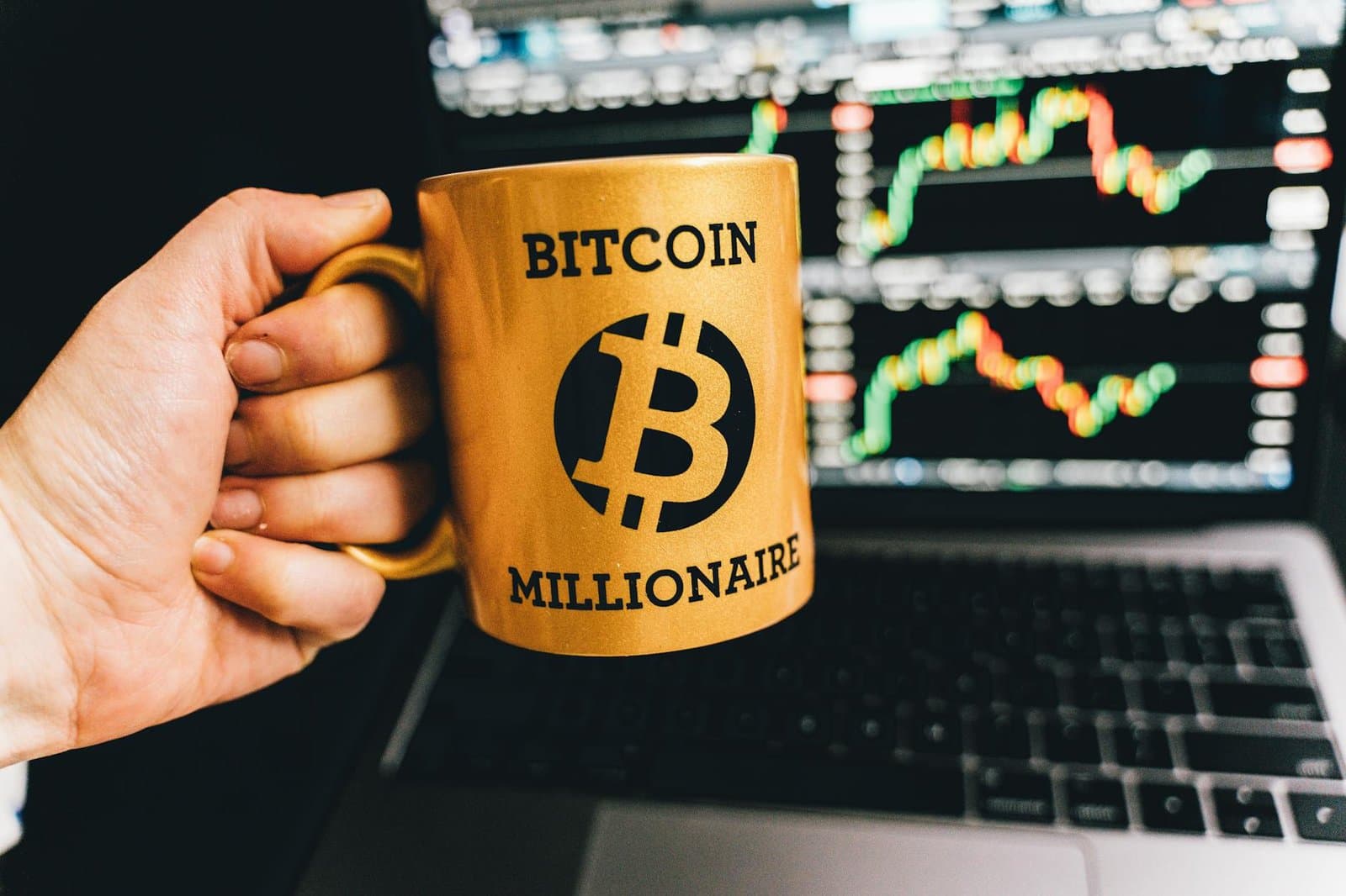 Bitcoin Hits Record High Above $84,000 as Short Sellers Lose $6B; U.S. Stocks See $20B Inflow and Dollar Strengthens After Trump’s Election Win