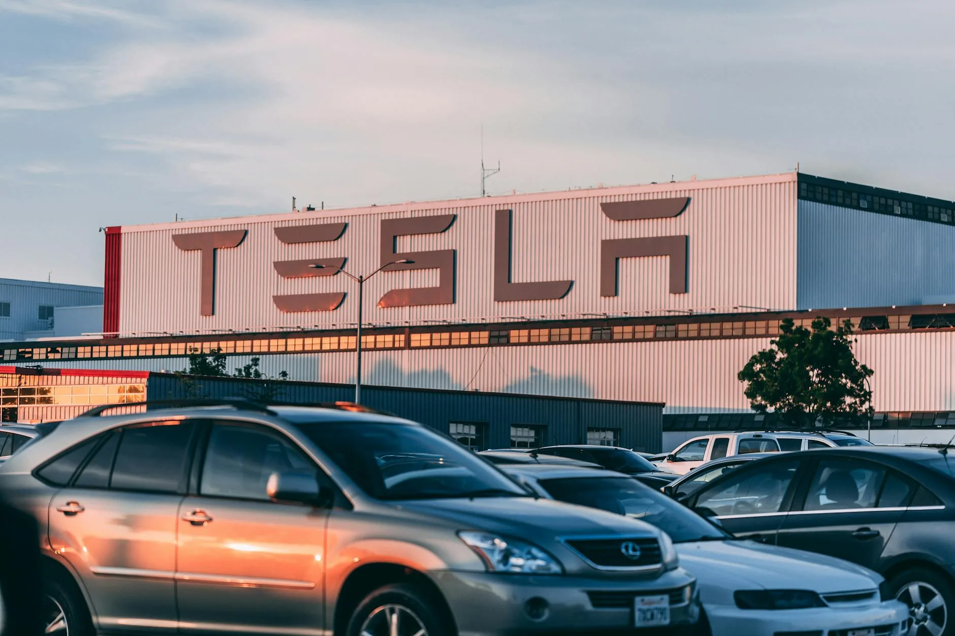 Tesla’s European Sales Drop 40% in February 2025 Amid Rising Challenges