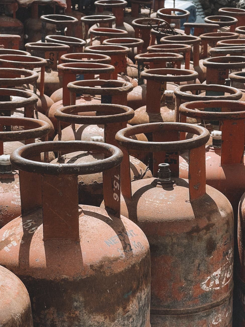 India Government Raises LPG Supply to Support Food Sector and Migrant Workers