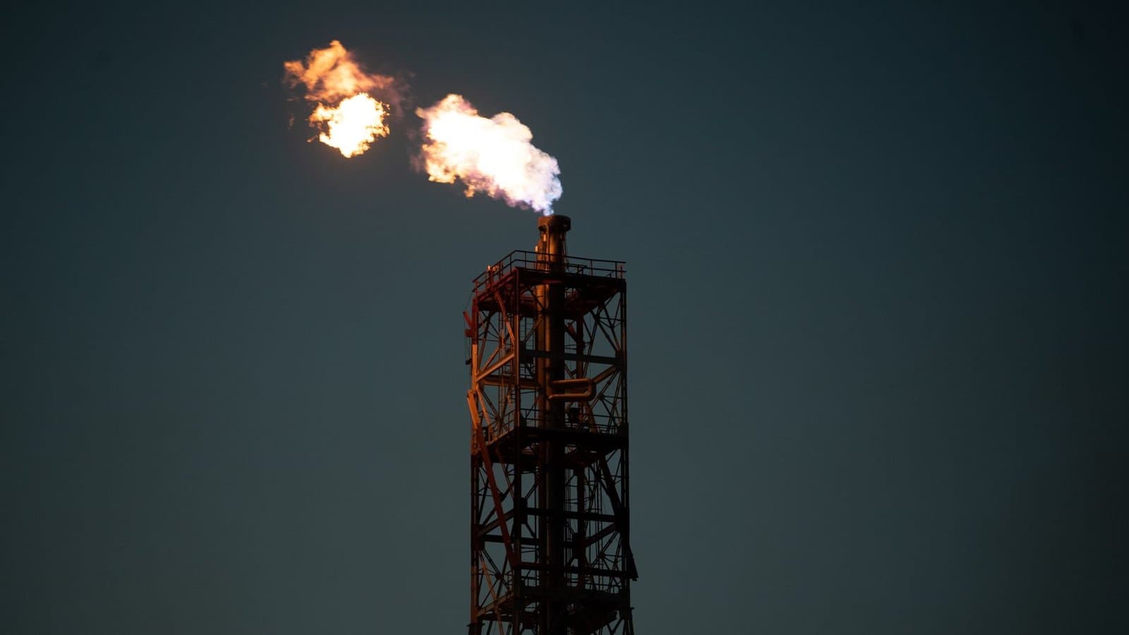Oil Forecasts Slashed as U.S.-Iran Deal Nears, Brent Seen at $80